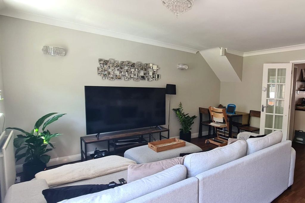 Additional image 5 of 3 bed terraced house for saleElizabeth Close, Bracknell, Berkshire RG12