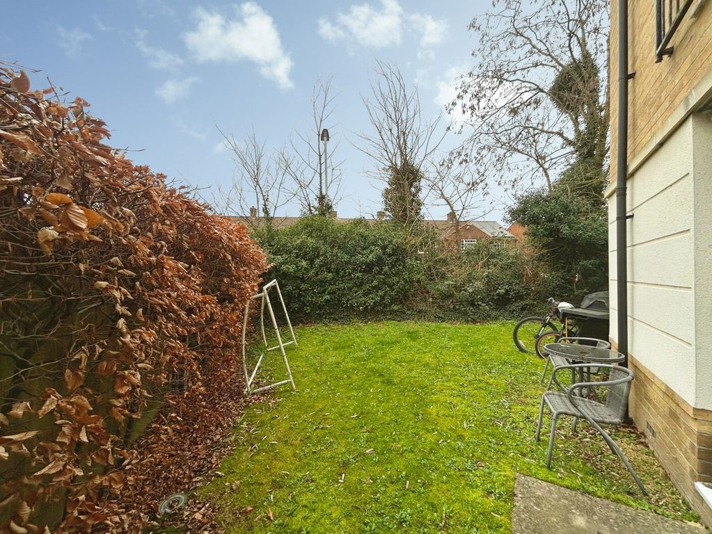 2 bed flat for saleSomerville Rise, Bracknell, Berkshire RG12 photo 4