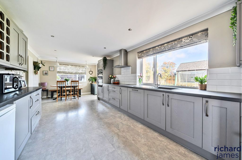 Additional image 10 of 5 bed detached house for saleStoneover Lane, Royal Wootton Bassett SN4