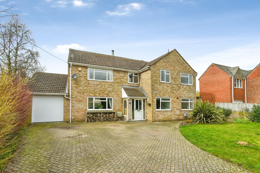4 bed detached house for saleLechlade Road, Highworth, Swindon SN6