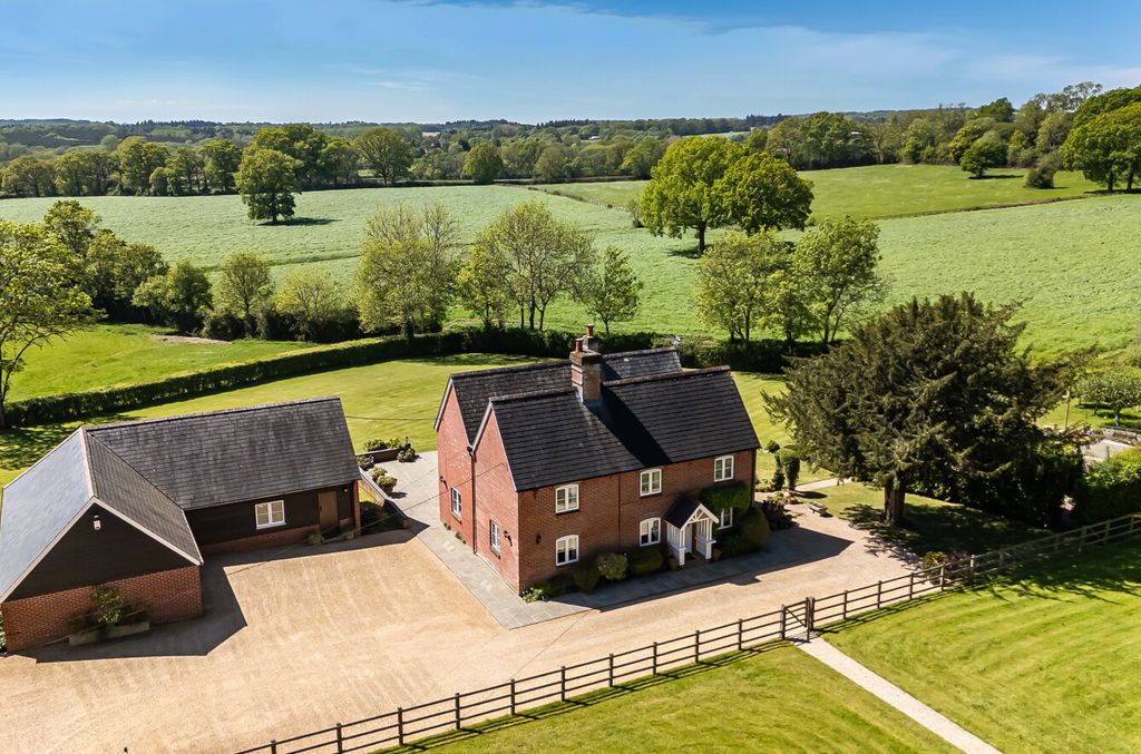 4 bed detached house for saleCommon Road, Whiteparish, Salisbury, Wiltshire SP5