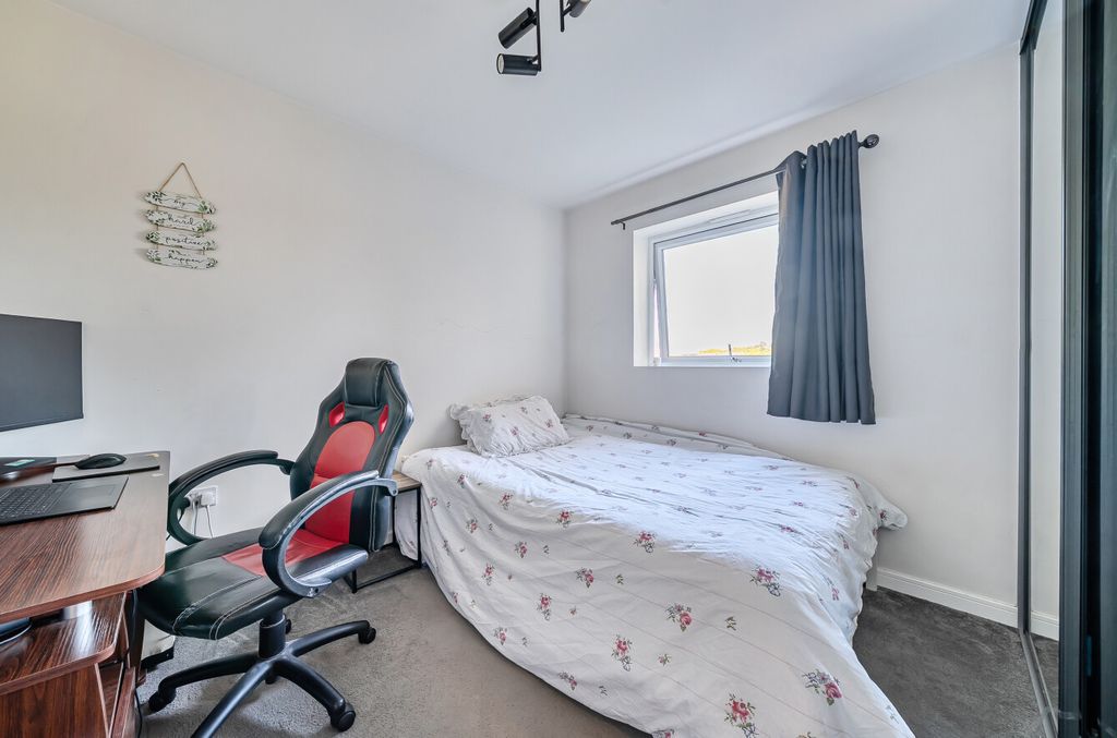 Additional image 14 of 2 bed flat for saleBroad Lane, Bracknell RG12