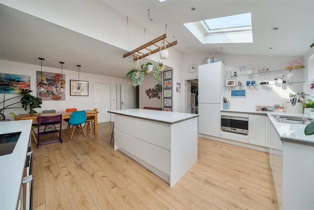 Additional image 4 of 4 bed semi-detached house for saleCowley Way, Sutton Benger, Chippenham SN15