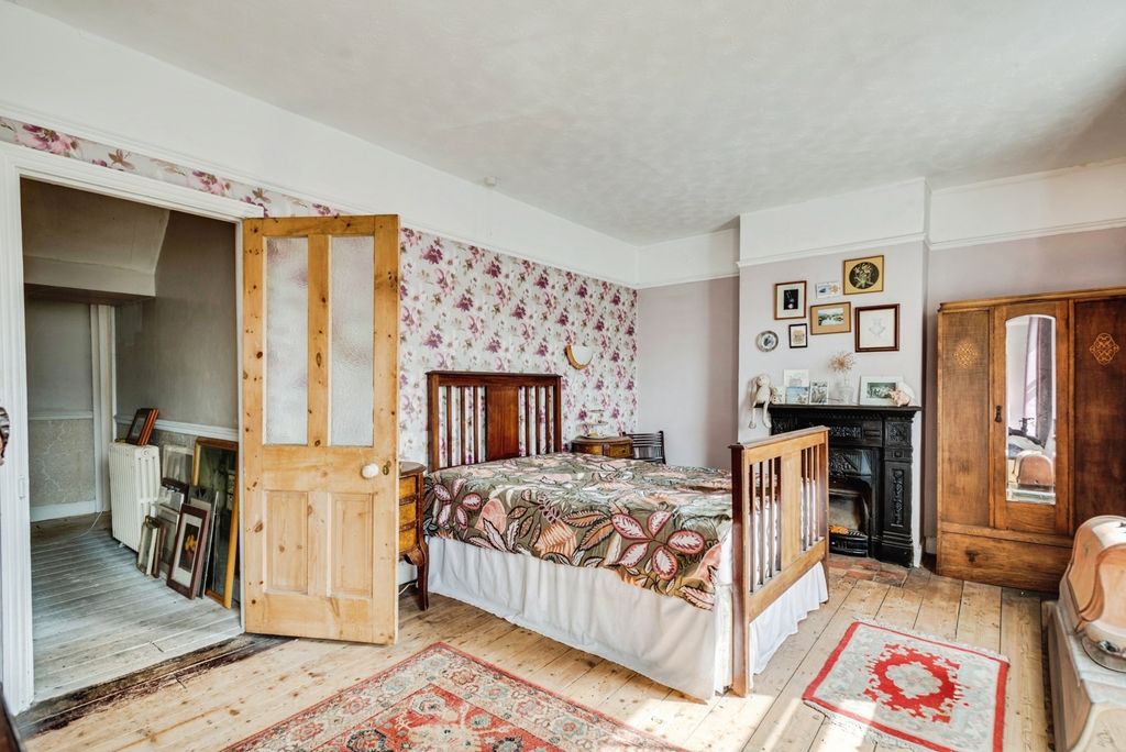 Additional image 15 of 4 bed semi-detached house for saleKingshill Road, Swindon, Wiltshire SN1