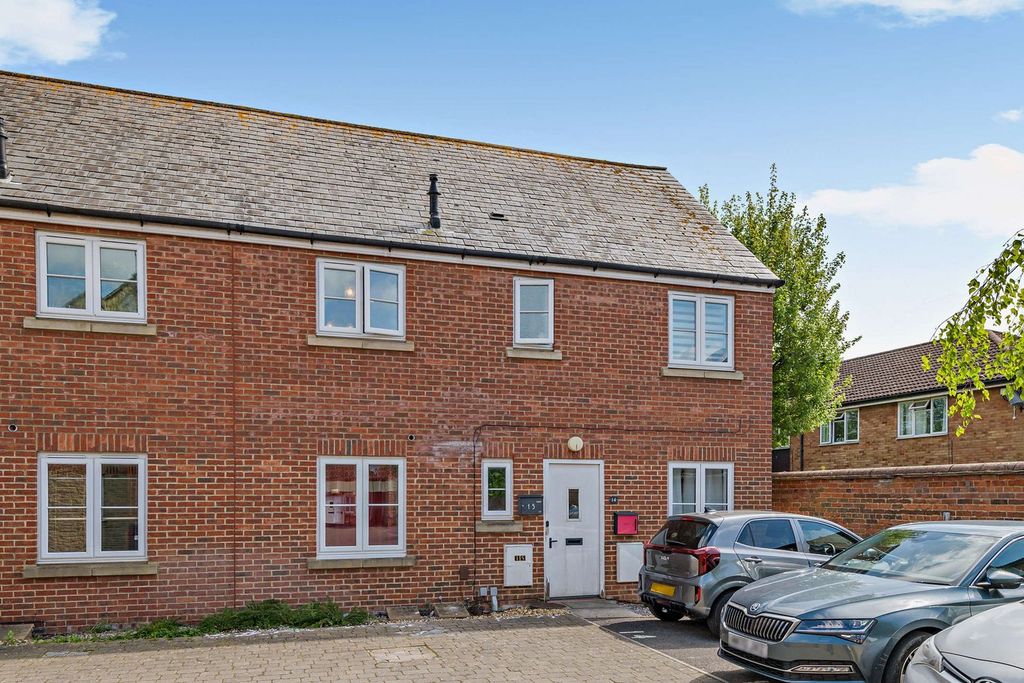 2 bed flat for saleErmin Mews, Swindon SN3
