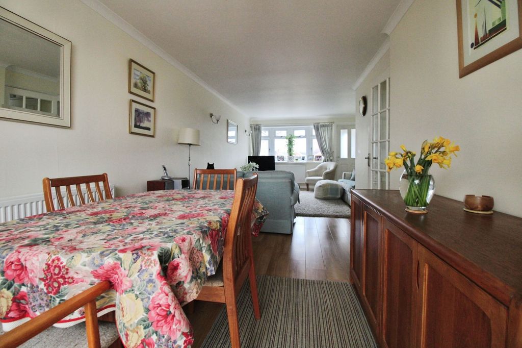 3 bed link detached house for saleWaylands, Cricklade SN6 photo 5
