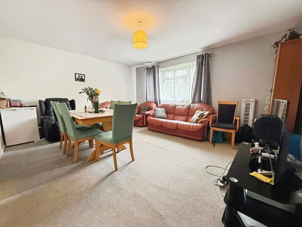 Additional image 4 of 2 bed flat for saleLydbury, Bracknell, Berkshire RG12