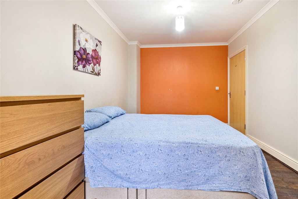 Additional image 8 of 2 bed flat for saleCamberley, Surrey GU15