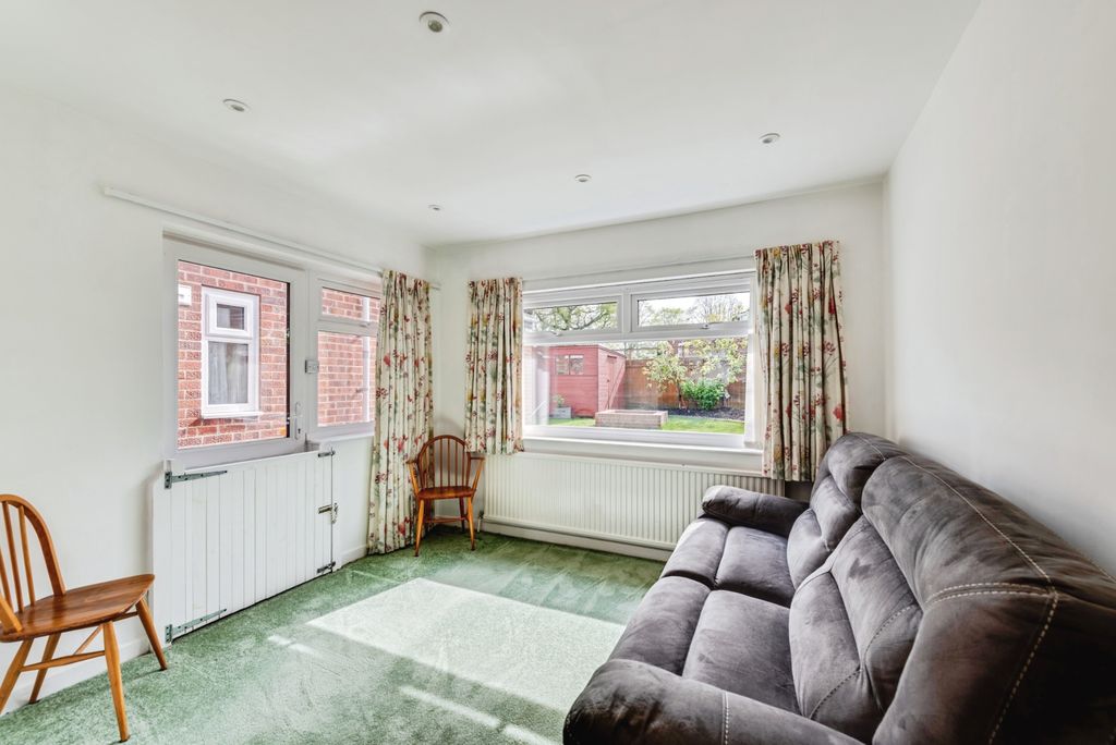 Additional image 5 of 6 bed semi-detached house for saleThames Avenue, Swindon SN25