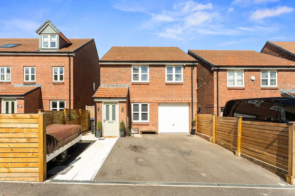 3 bed detached house for saleIvie Place, Salisbury SP2