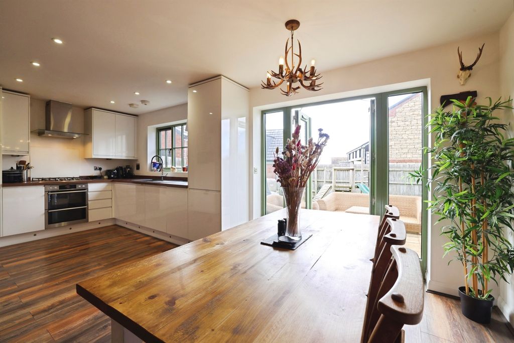 4 bed detached house for saleBritannia Drive, Calne SN11
