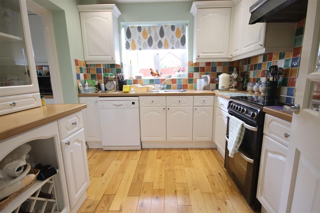 Additional image 3 of 4 bed detached house for saleCruse Close, Chippenham SN14