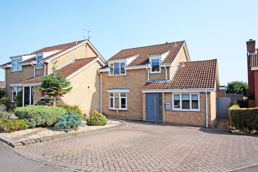 5 bed link detached house for salePriory Green, Highworth, Swindon SN6