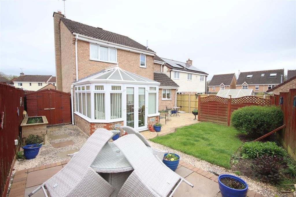 Additional image 2 of 4 bed detached house for saleCruse Close, Chippenham SN14