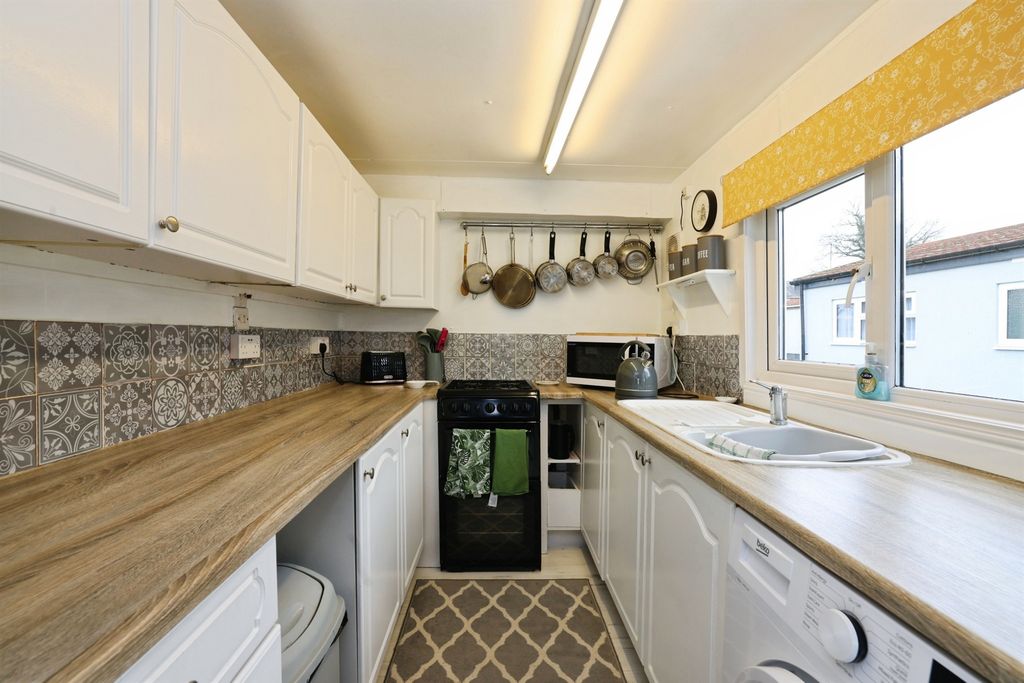 Additional image 4 of 2 bed mobile/park home for saleHillview Park Home Estate, Oare, Marlborough SN8