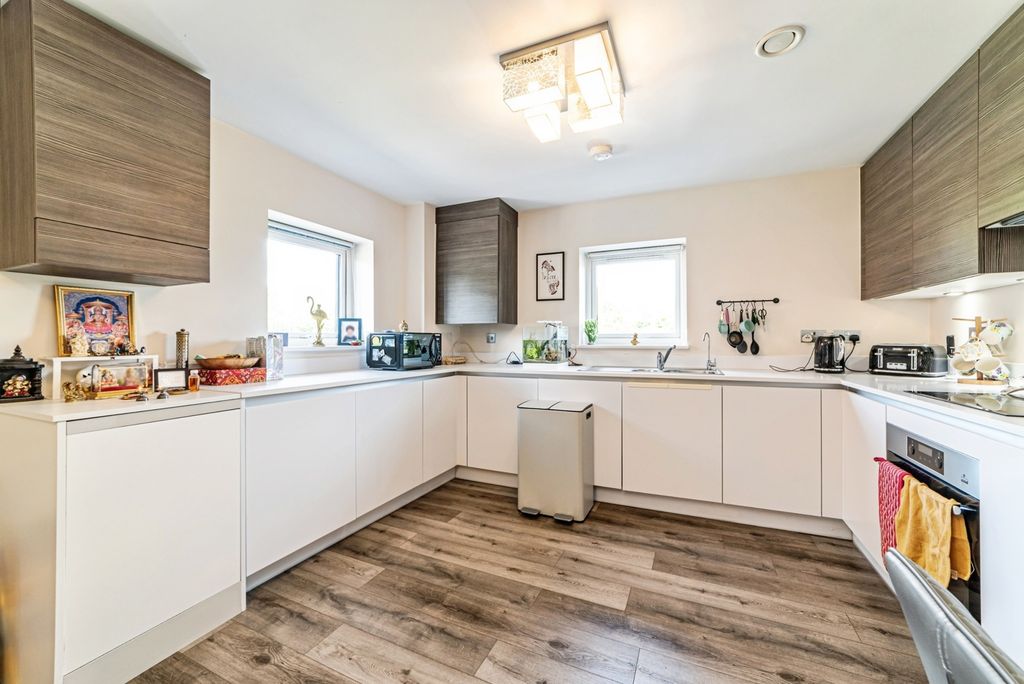Additional image 6 of 2 bed flat for saleWebster Close, Bracknell, Berkshire RG12