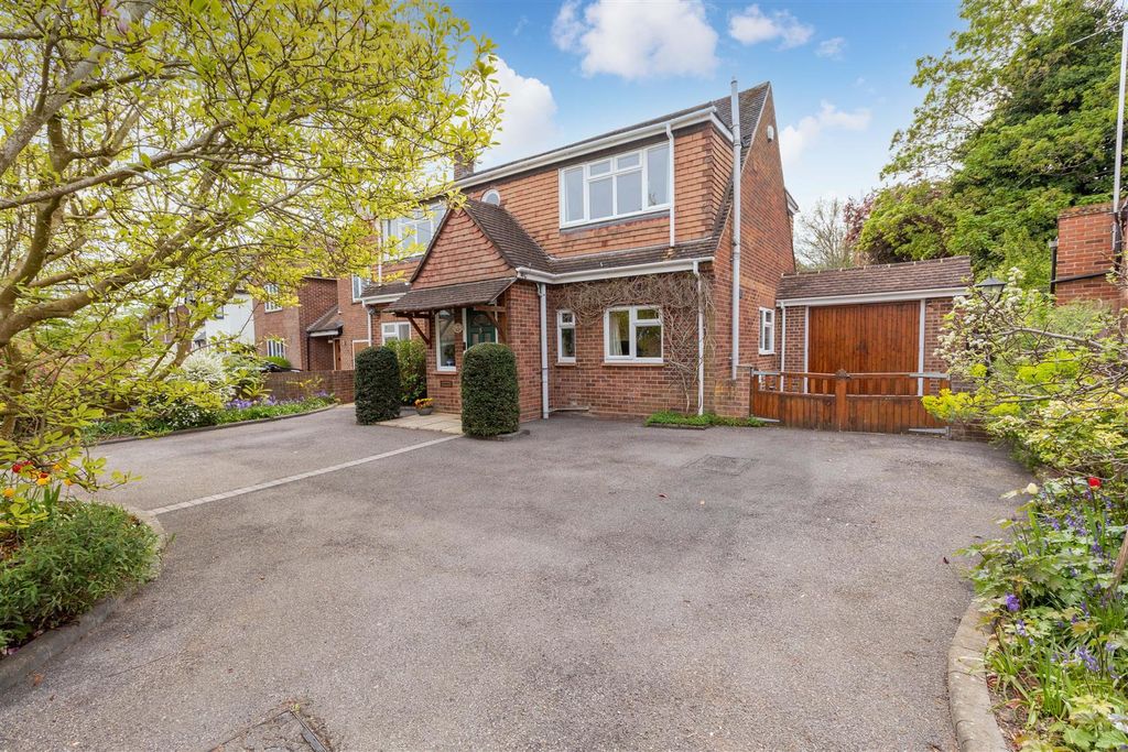 4 bed detached house for saleAltwood Road, Maidenhead SL6