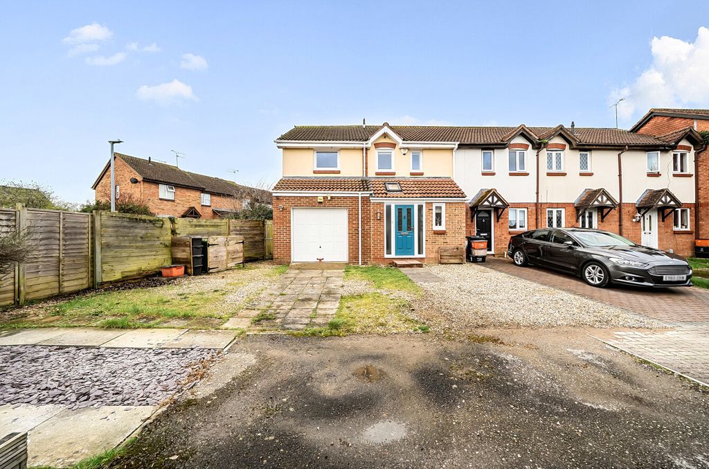 4 bed end terrace house for saleIxworth Close, Shaw, Swindon SN5