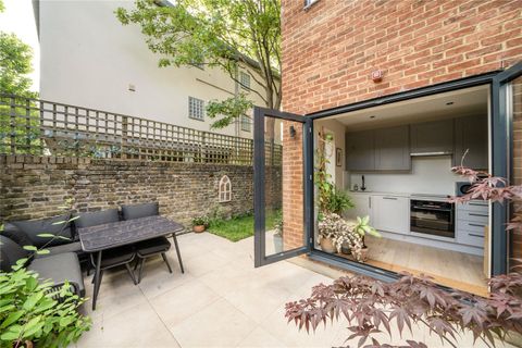 Radlett Close, London E7