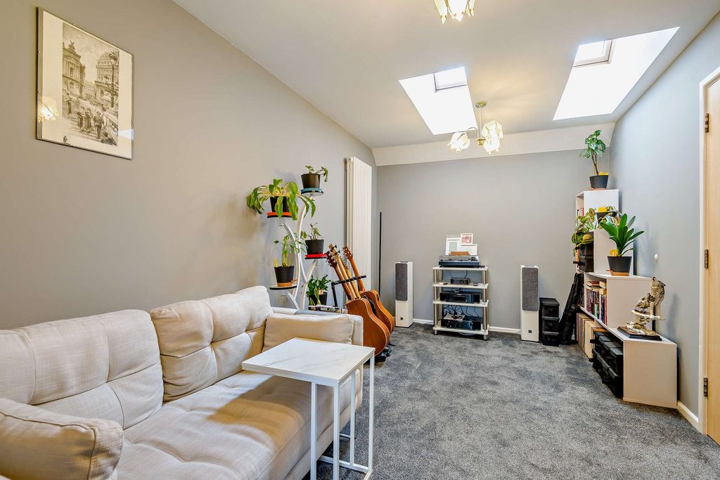 Additional image 4 of 2 bed flat for saleErmin Mews, Swindon SN3
