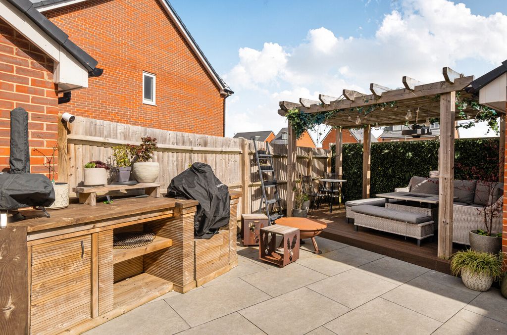 Additional image 19 of 3 bed semi-detached house for saleHunstanton Drive, Binfield, Bracknell, Berkshire RG42