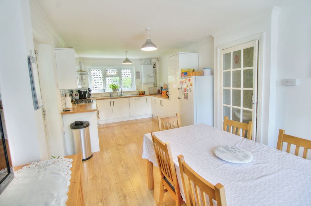 Additional image 2 of 4 bed detached house for saleBeech Glen, Bracknell RG12