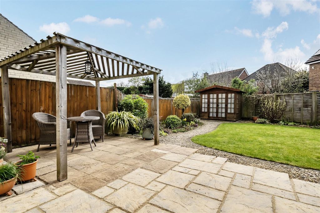 Additional image 2 of 4 bed detached house for saleSalisbury Close, Chippenham SN14