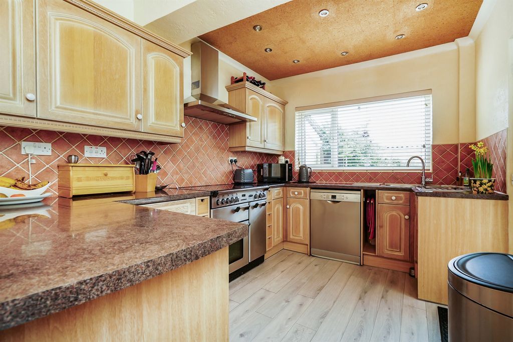 Additional image 3 of 4 bed terraced house for saleKent Road, Swindon SN1
