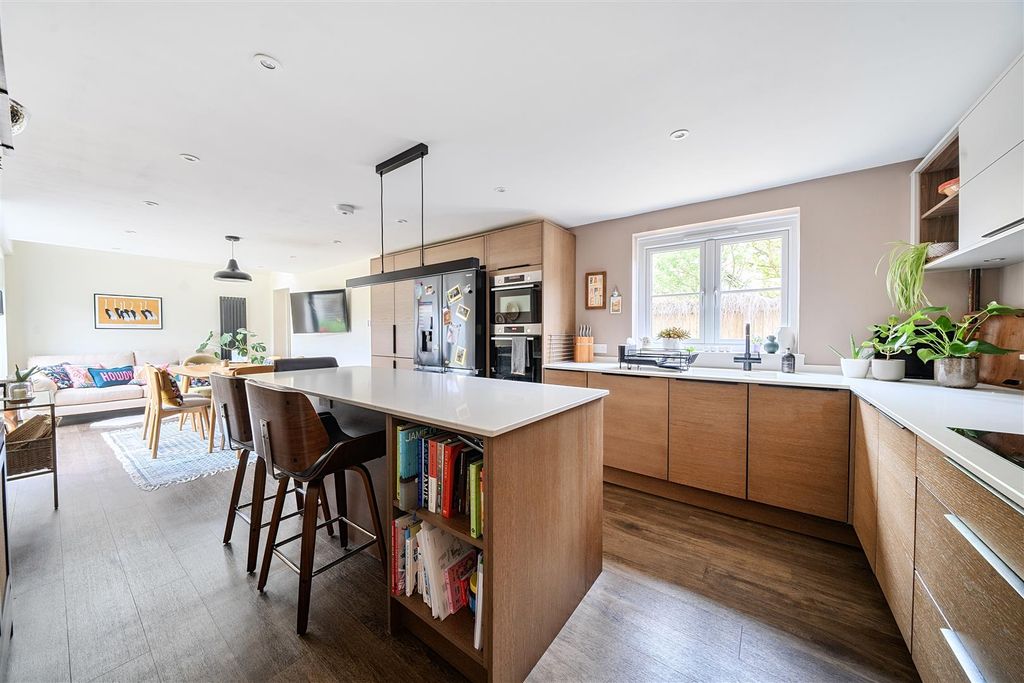 Additional image 2 of 4 bed detached house for saleHigh Street, Sutton Benger, Chippenham SN15
