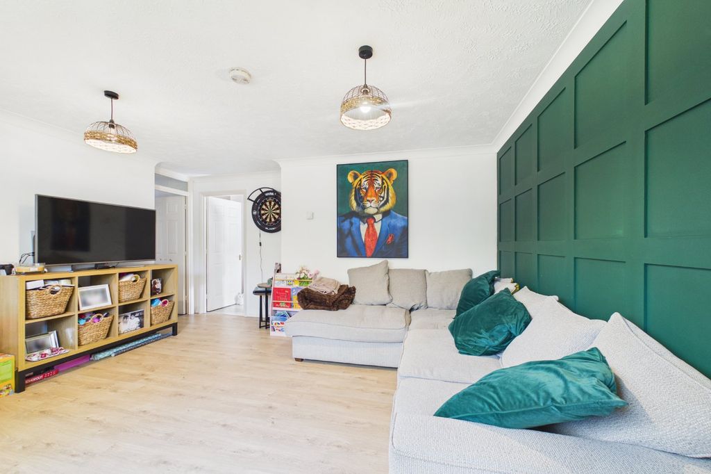 2 bed flat for saleHebbecastle Down, Warfield, Berkshire RG42 photo 2