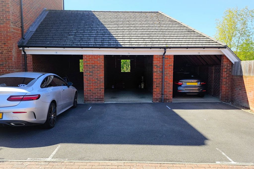 Additional image 9 of 2 bed flat for saleFalcon Way, Bracknell, Berkshire RG12