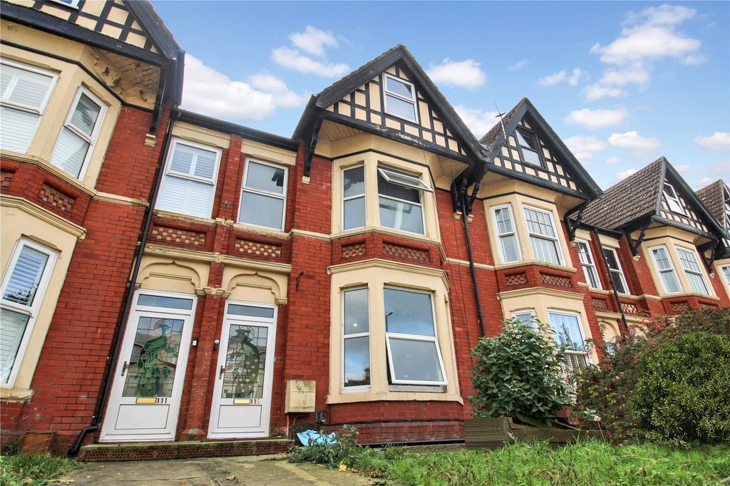 4 bed terraced house for saleBath Road, Old Town, Swindon, Wiltshire SN1