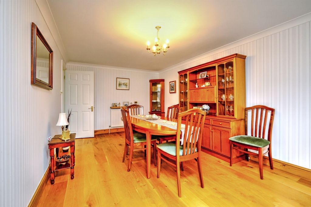 Additional image 5 of 3 bed detached house for saleGlenfield Close, Winterslow, Salisbury SP5