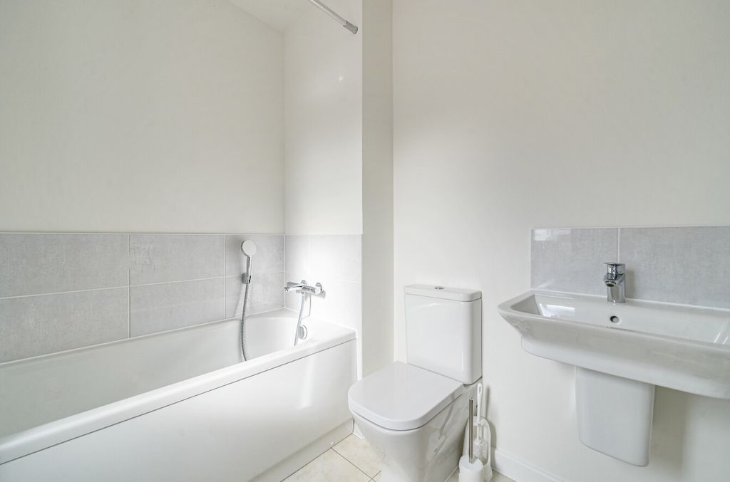 Additional image 17 of 4 bed semi-detached house for saleHeythorp Park, Binfield, Bracknell, Berkshire RG42