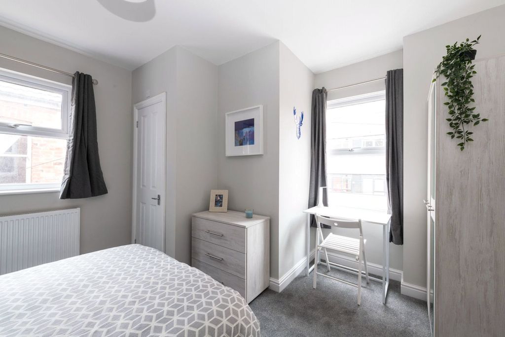 Additional image 23 of 10 bed terraced house for saleMilton Road, Swindon SN1