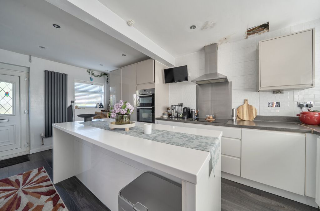 Additional image 2 of 3 bed terraced house for saleKingsway Close, Park South, Swindon SN3