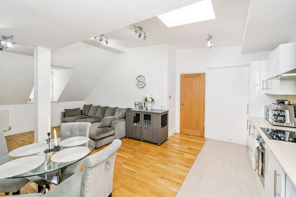 Additional image 4 of 2 bed flat for saleAbbey Walk, Romsey SO51