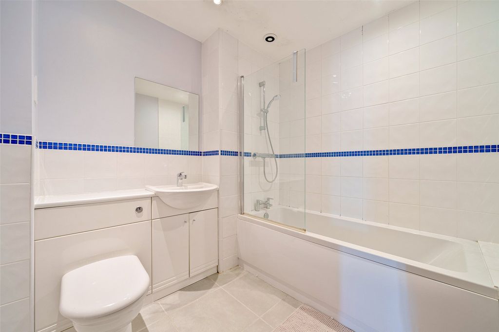 Additional image 7 of 2 bed flat for saleCambridge Road, Crowthorne, Berkshire RG45