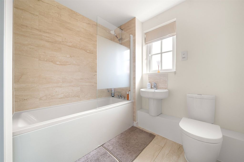 Additional image 8 of 2 bed flat for saleFalcon Way, Bracknell, Berkshire RG12