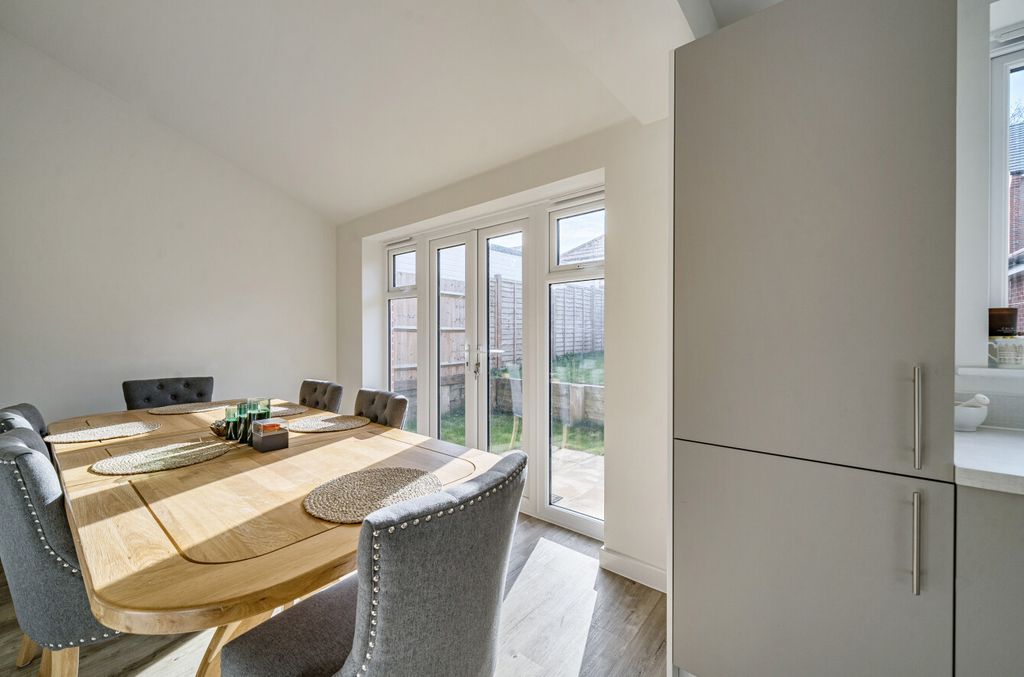 Additional image 14 of 4 bed semi-detached house for saleHeythorp Park, Binfield, Bracknell, Berkshire RG42