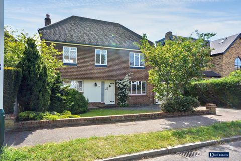 Ayloffs Walk, Emerson Park, Hornchurch RM11