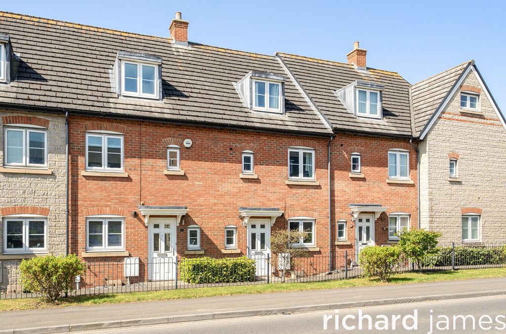 3 bed terraced house for saleMarlborough Road, Swindon SN3