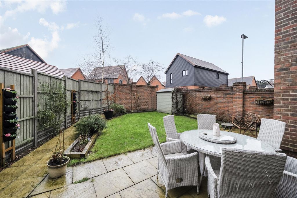 Additional image 19 of 3 bed detached house for saleStirling Close Crowthorne, Berkshire RG45