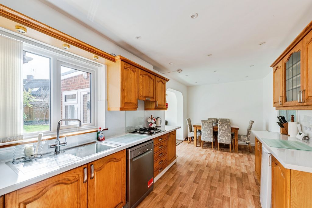 Additional image 4 of 6 bed semi-detached house for saleThames Avenue, Swindon SN25