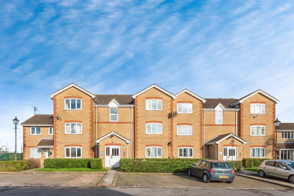 2 bed flat for saleFarriers Close, Swindon SN1