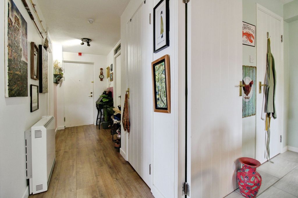 Additional image 8 of 2 bed flat for saleBath Road, Swindon SN1
