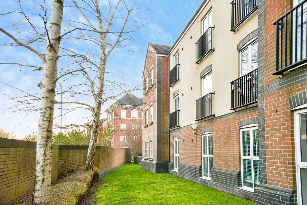 2 bed flat for saleSt. Austell Way - Churchward, Swindon SN2
