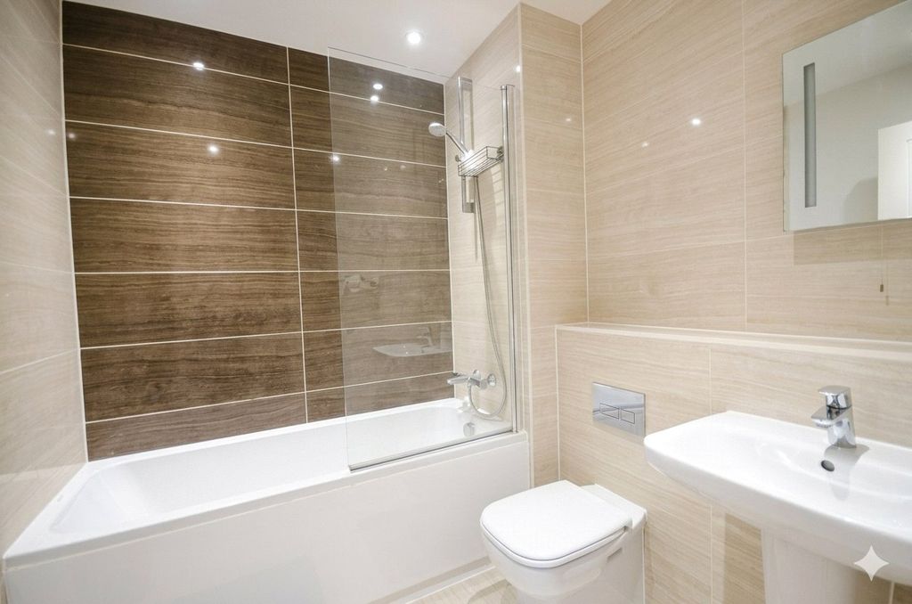 Additional image 8 of 2 bed flat for saleBurlington Mansions, Sullivan Road, Camberley GU15
