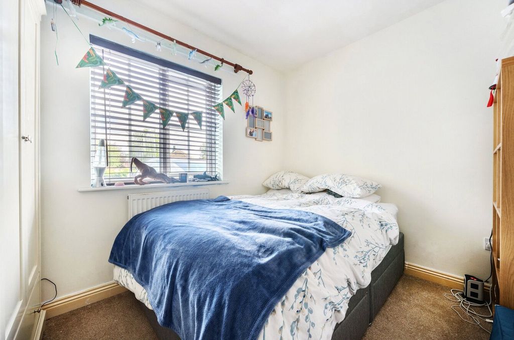 Additional image 6 of 2 bed flat for saleRoebuck Estate, Binfield, Bracknell, Berkshire RG42