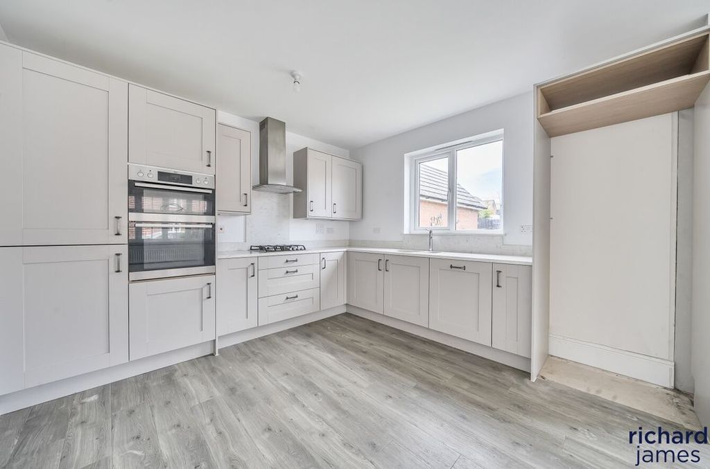 Additional image 4 of 4 bed detached house for saleCrofton Road, Swindon SN3